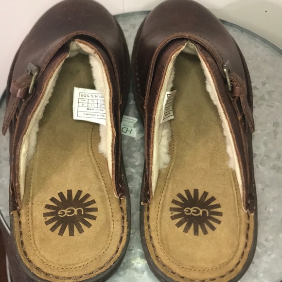 Ugg Leather Slide On Shoes - Picture 3 of 5